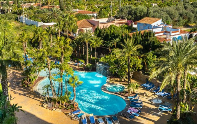 Zwembad van hotel Albir Playa in Alicante